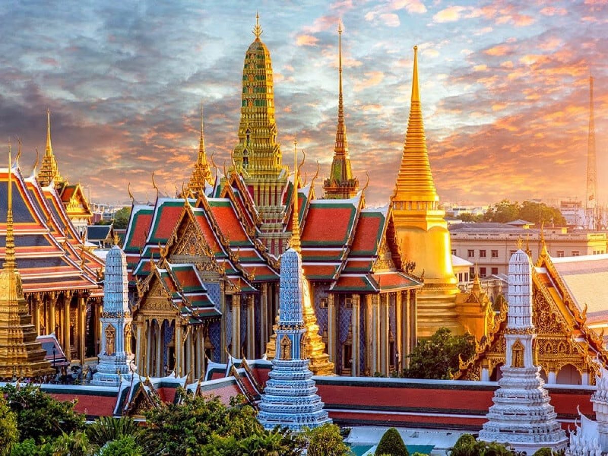 Thành phố Bangkok có 2 sân bay quốc tế là Suvarnabhumi Airport và Don Muang