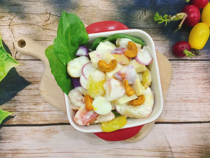 Salad giảm cân với sự kết hợp trái cây và sữa chua