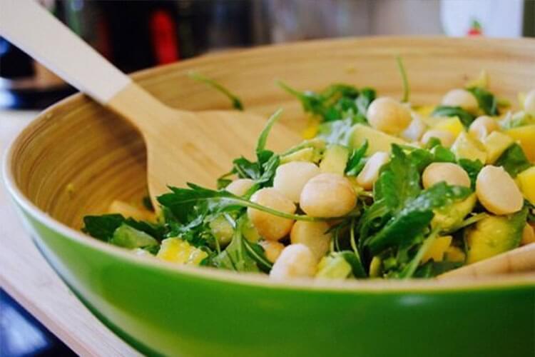 Cách làm món salad với hạt dinh dưỡng